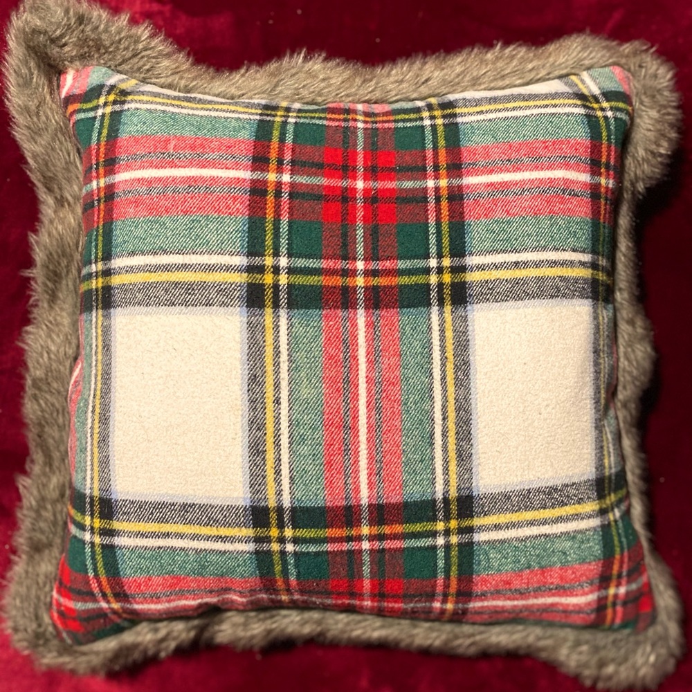 New Port Holiday | 100% Duck Feather Pillow | Faux Fur Trim